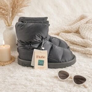 Flufie Gray Puffer Pillow Boots Size 8 NWT